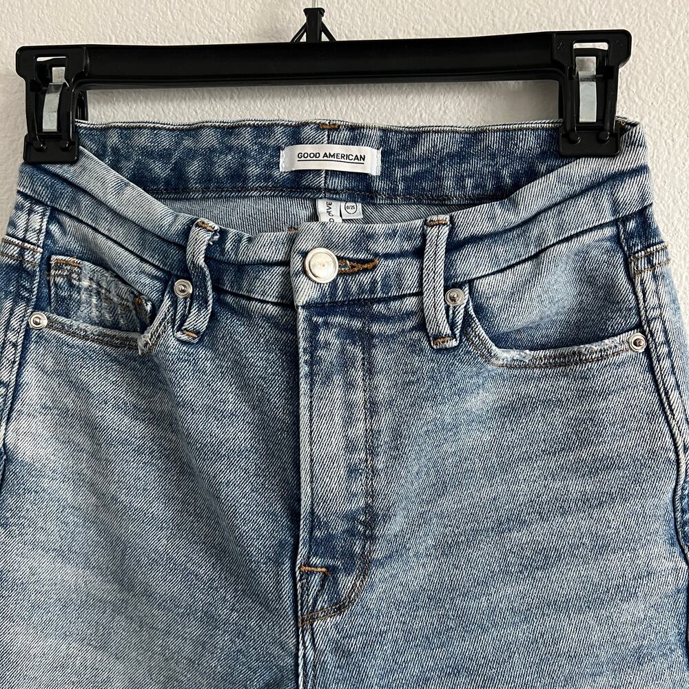 Good American Good Curve Straight Distressed Ripped Knee Med-Blue Wash Jean 25 - Picture 4 of 7